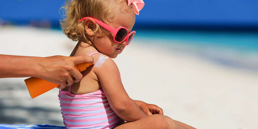 Beste zonnecrèmes van 2026: baby’s en kinderen zijn erg gevoelig voor de schadelijke uv-zonnestralen van de zon