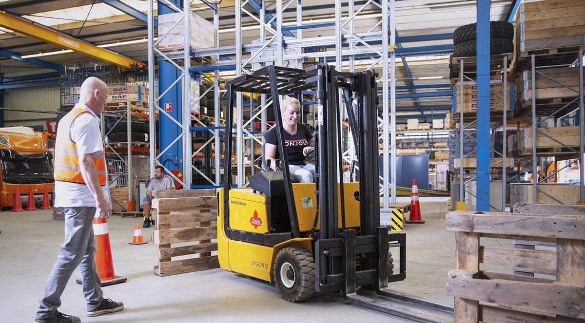 Heftruck kopen voor jouw magazijn: zo vind je het perfecte model