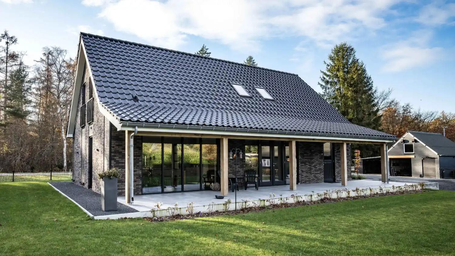 Met een veranda aan huis vergroot je je leefruimte en wooncomfort